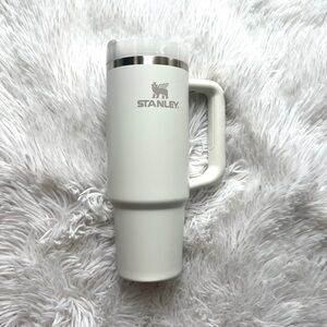 White Stanley 30 oz Stainless Steel H2.0 Flowstate Quencher Tumbler